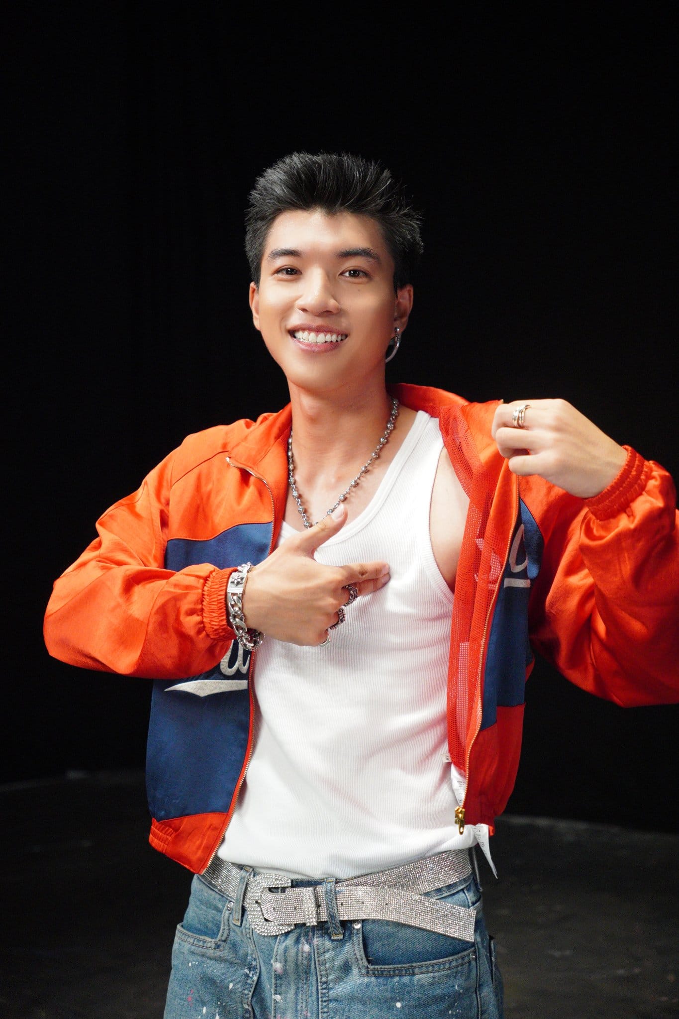 Chân dung nam rapper HIEUTHUHAI