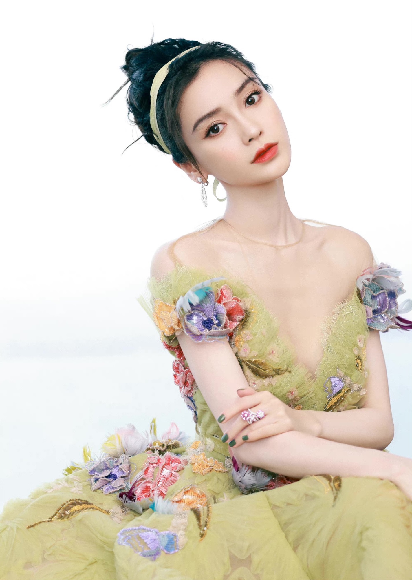 Vẻ đẹp xao xuyến của nữ diên viên Angela Baby