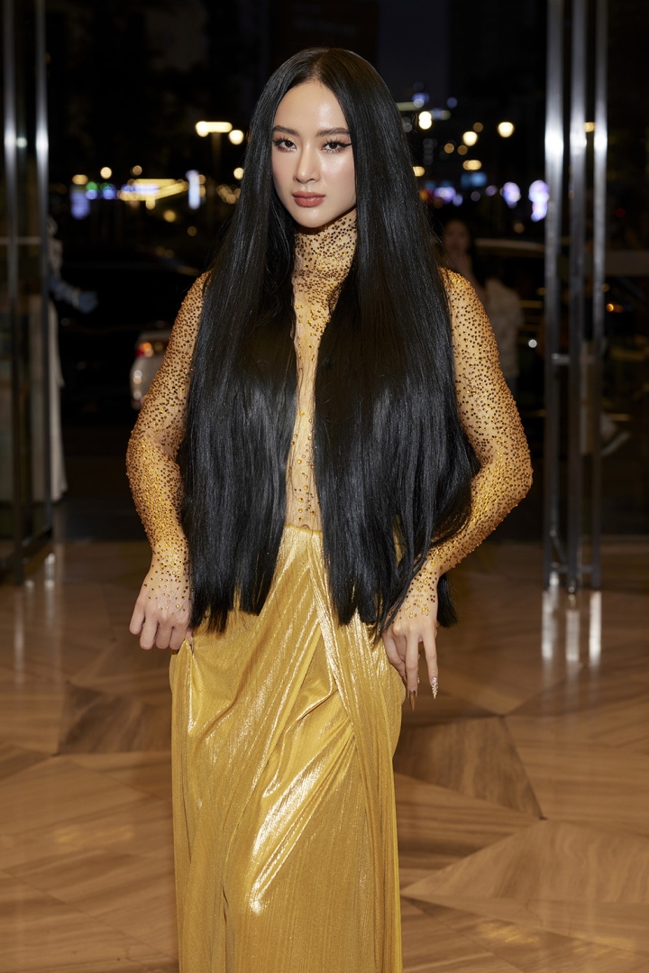 Outfit cùng thần thái cực gắt của cô nàng