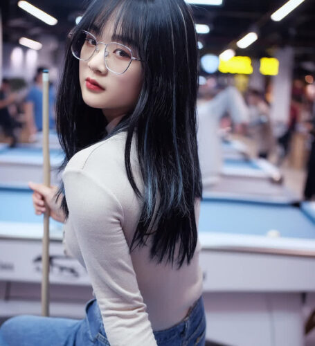 Những video chơi bi-a của cô rất nổi tiếng