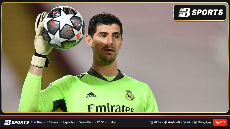 Thibaut Courtois - PSG đang ngắm đến thủ thành số 1 của Real