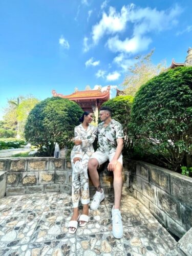 2 vợ chồng