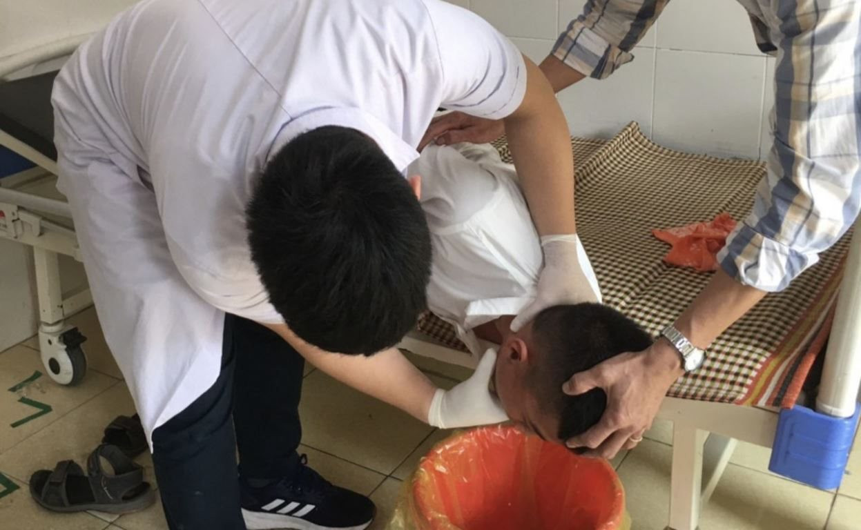 Các bé đau đầu, chóng mặt, nôn nao do bị ngộ độc hạt ngô cực nặng Các bé đau đầu, chóng mặt, nôn nao do bị ngộ độc hạt ngô cực nặng
