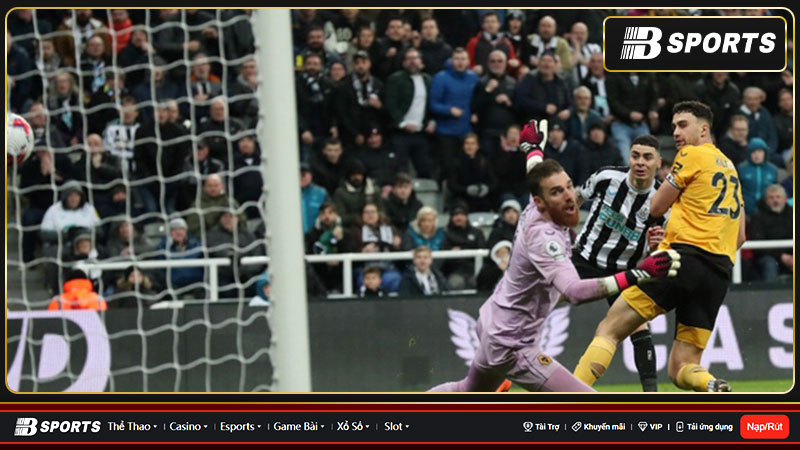 Alexander Isak tỏa sáng giúp Newcastle thắng Wolves