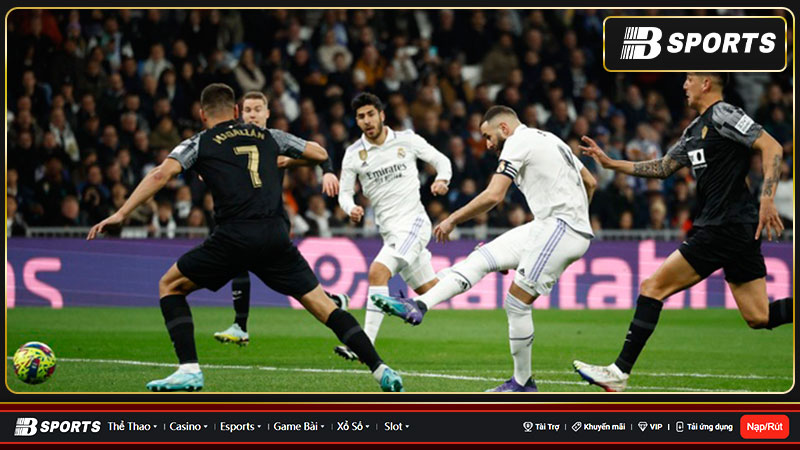 Benzema mắng HLV Deschamps