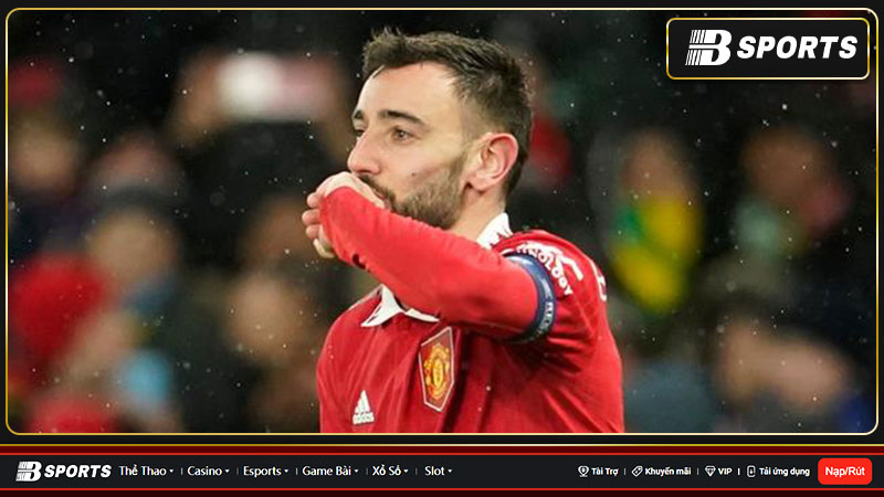 Bruno Fernandes thoát thẻ đỏ trong chiến thắng MU 4-1 Betis Bruno Fernandes thoát thẻ đỏ trong chiến thắng MU 4-1 Betis