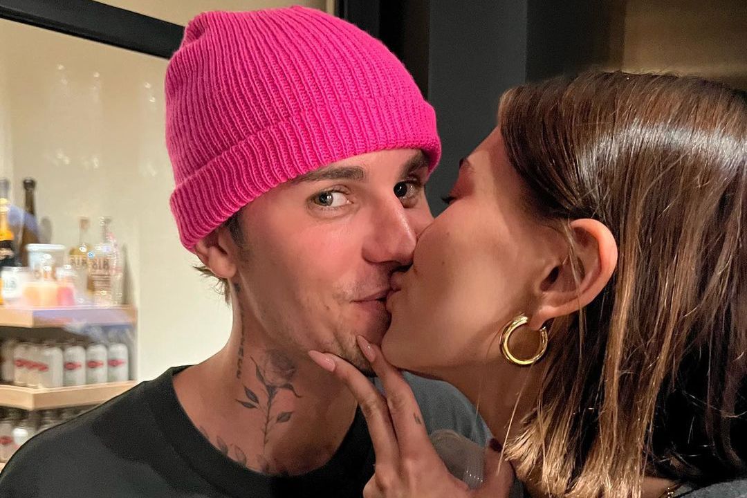 Justin Bieber luôn có vợ bên cạnh lúc ốm đau Justin Bieber luôn có vợ bên cạnh lúc ốm đau