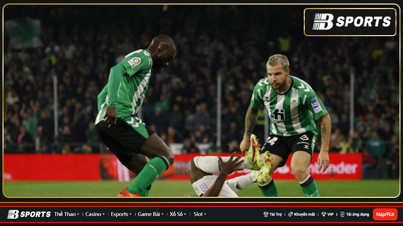 Real Madrid bị Betis cầm hòa thất vọng 0-0