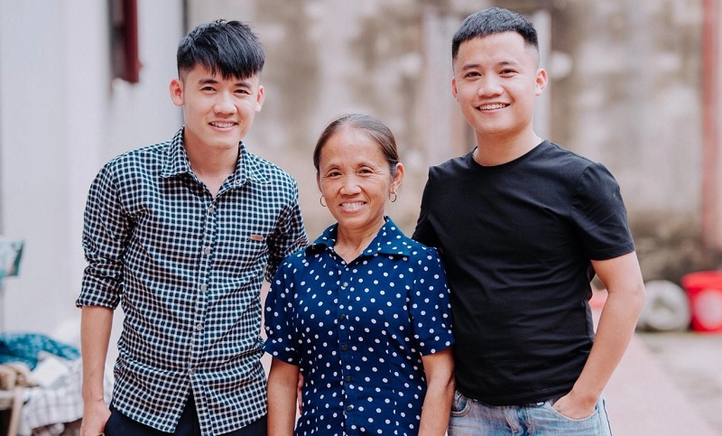 Bà Tân gắn liền cùng hình ảnh những mâm đồ ăn khổng lồ