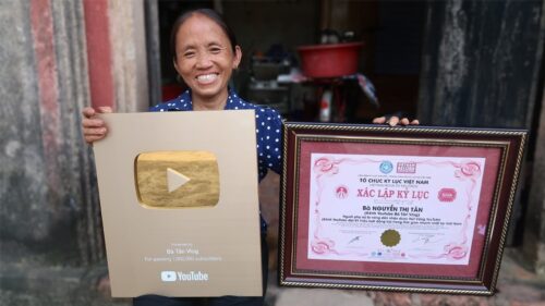 Dù đã từng lập kỷ lục Việt Nam khi là kênh giành được nút vàng trong thời gian ngắn nhất Việt Nam, ấy mà vì thiếu sự chuyển đổi kịp thời về nội dung, phong cách phù hợp với xu thế mà giờ đây cái tên Bà Tân Vlog đang dần dần bị quên lãng đi nhanh chóng