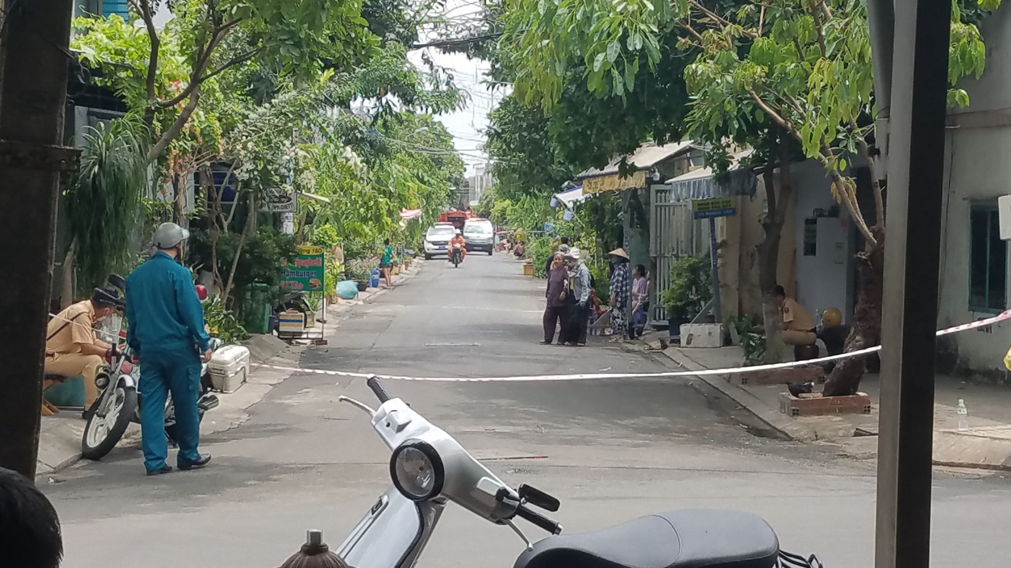 Người dân xung quanh đã nhanh chóng phát hiện ra vụ cháy kinh hoàng