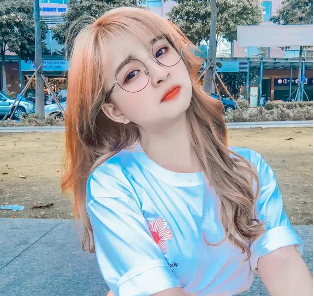 Con đường sự nghiệp của cô nàng streamer Mèo 2k4