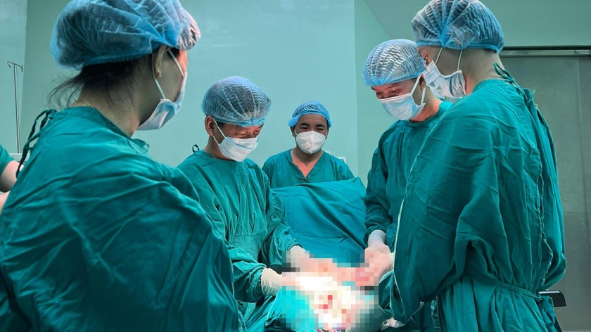 Nam bệnh nhân đã bị biến chứng cương cứng dương vật của mình suốt 2 ngày