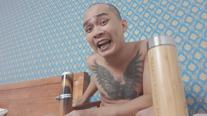 Hình ảnh Tiến Bịp liên tục xuất hiện trên các trang mạng Hình ảnh Tiến Bịp liên tục xuất hiện trên các trang mạng