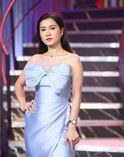 Nữ diễn viên đã cho biết cô đã toàn tâm toàn ý hướng về phật và hàng ngày đều cầu nguyện.