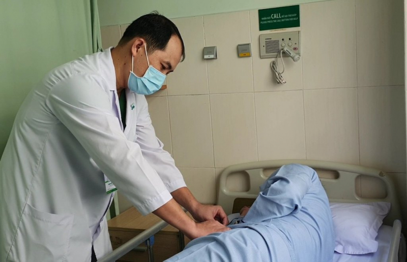 Do bị thắt vào "cậu bé" nên nam thanh niên 27 tuổi suýt bị hoại tử, nhiễm trùng