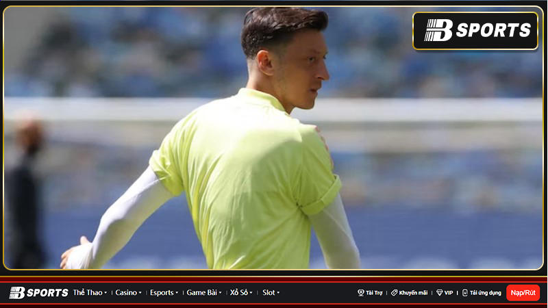 Mesut Ozil giải nghệ ở tuổi 34 vì các vấn đề về thể lực Mesut Ozil giải nghệ ở tuổi 34 vì các vấn đề về thể lực