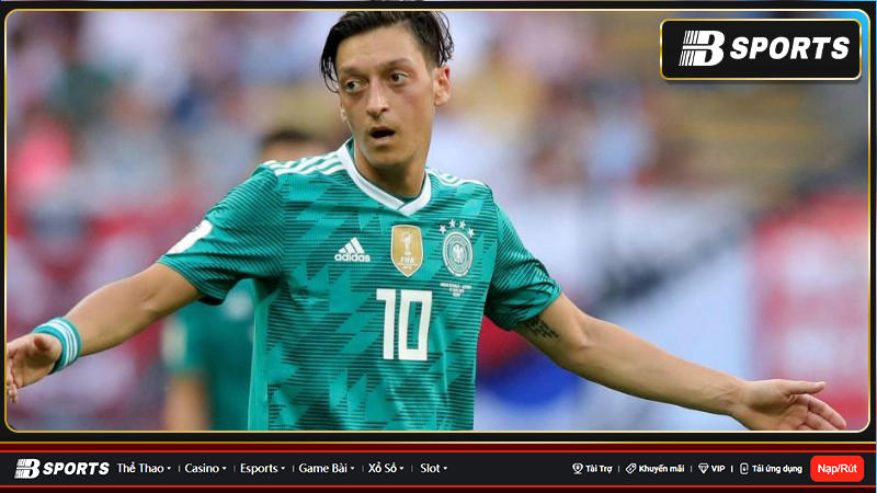 Sự nghiệp bóng đá chuyên nghiệp của Mesut Ozil Sự nghiệp bóng đá chuyên nghiệp của Mesut Ozil