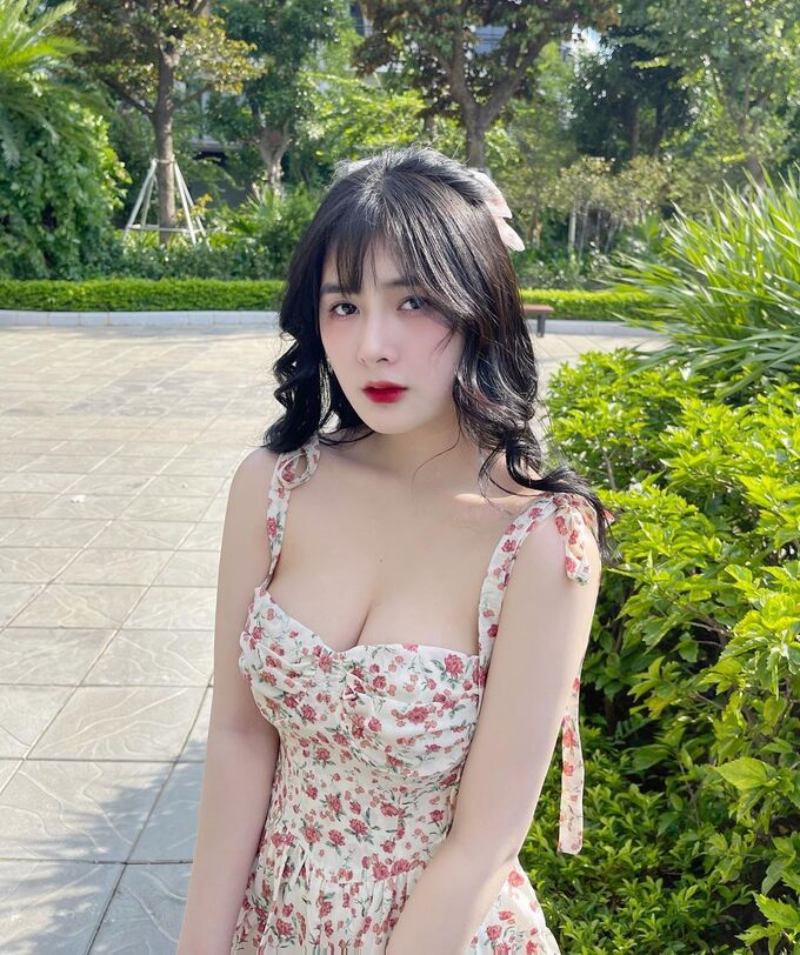 Tiktoker Quỳnh Alee xinh đẹp Tiktoker Quỳnh Alee xinh đẹp