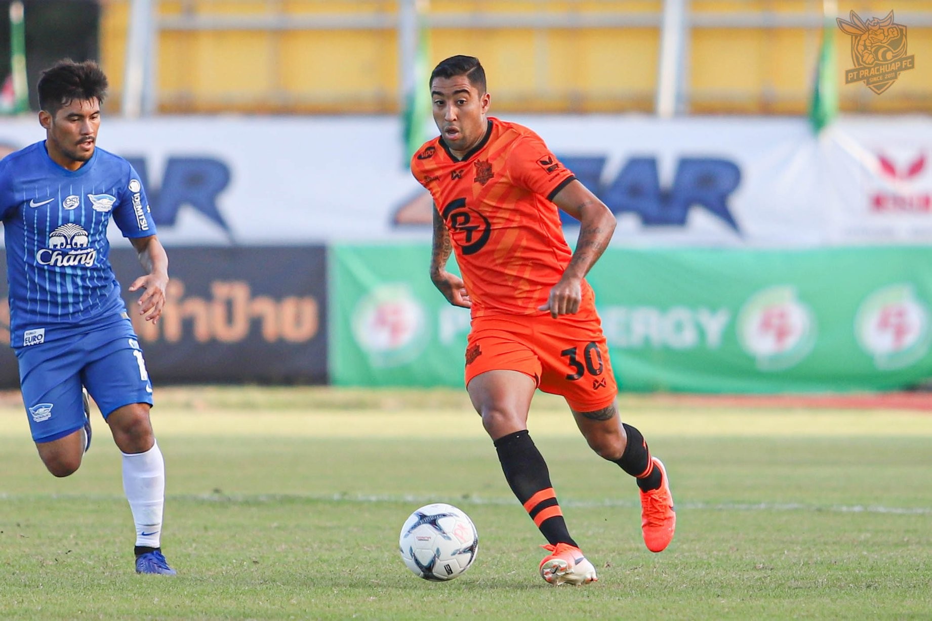 Prachuap vs Chonburi, soi kèo Prachuap vs Chonburi 15/12/2023